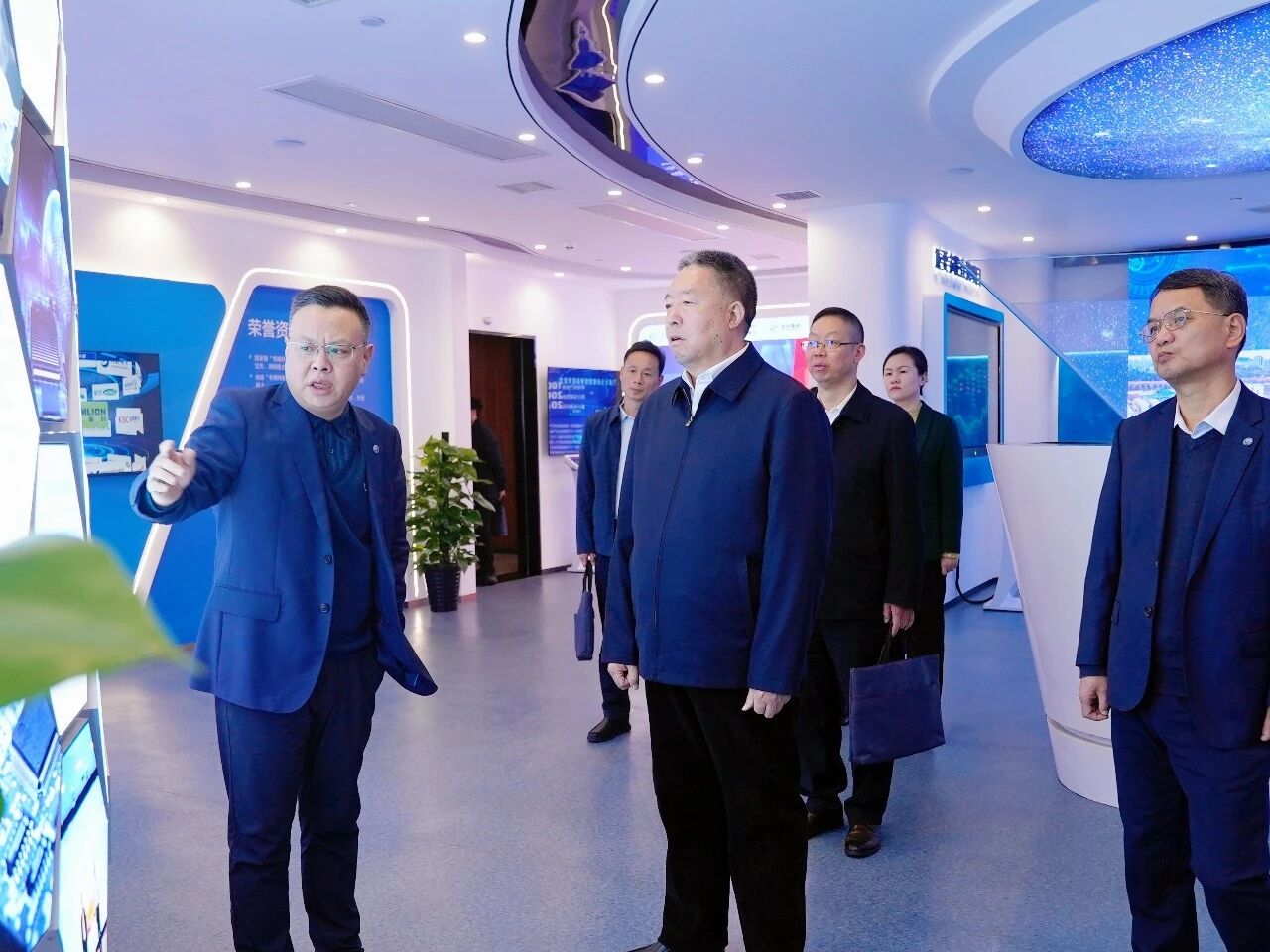 1765881763511 1765881763511